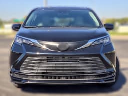 Toyota Sienna LE AWD 8-Passenger (Natl) 2026 — side view