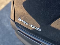 Toyota Sienna LE AWD 8-Passenger (Natl) 2026 — side view
