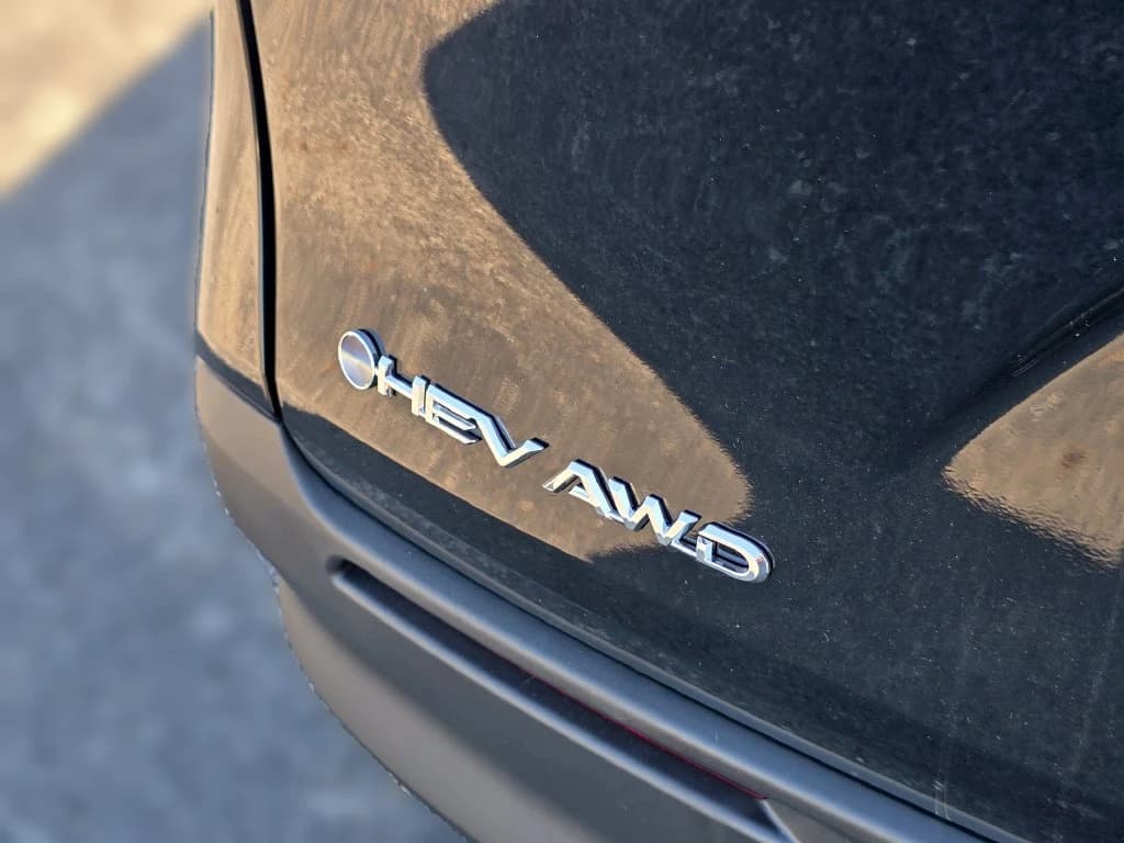 Toyota Sienna LE AWD 8-Passenger (Natl) 2026 — side view