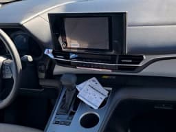Toyota Sienna LE AWD 8-Passenger (Natl) 2026 — side view