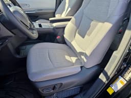 Toyota Sienna LE AWD 8-Passenger (Natl) 2026 — side view