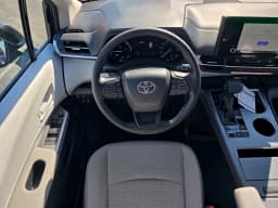 Toyota Sienna LE AWD 8-Passenger (Natl) 2026 — side view