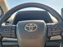 Toyota Sienna LE AWD 8-Passenger (Natl) 2026 — side view
