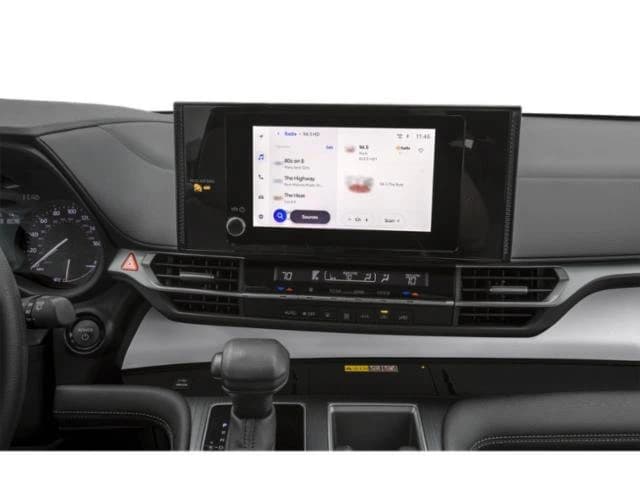 Toyota Sienna LE AWD 8-Passenger (Natl) 2026 — side view