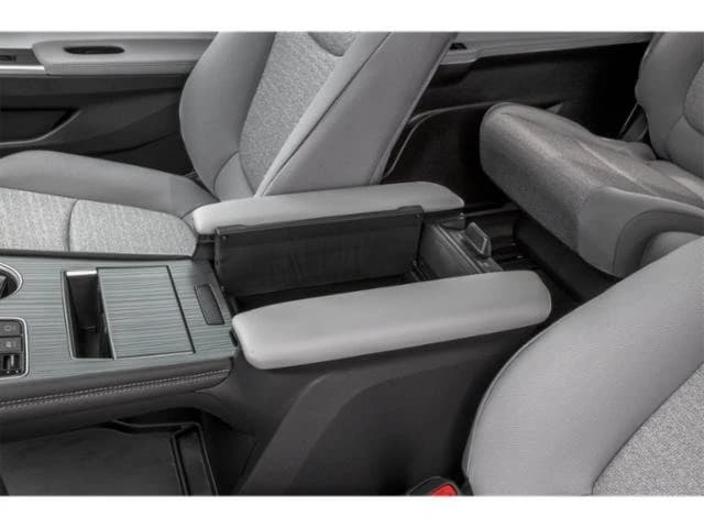 Toyota Sienna LE AWD 8-Passenger (Natl) 2026 — side view