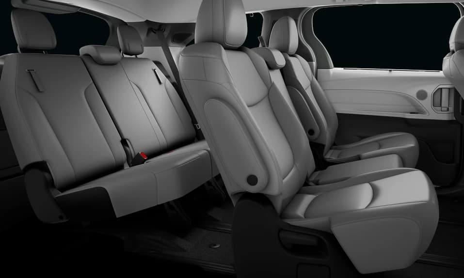 Toyota Sienna XLE FWD 8-Passenger (Natl) 2026 — side view