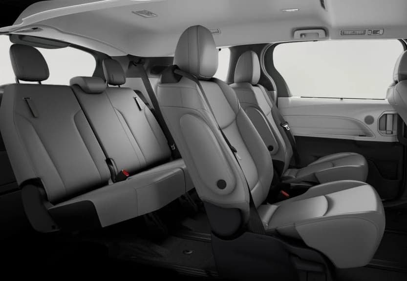 Toyota Sienna XLE AWD 7-Passenger (Natl) 2026 — side view