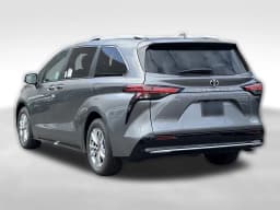 Toyota Sienna Limited FWD 7-Passenger (Natl) 2026 — side view