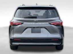 Toyota Sienna Limited FWD 7-Passenger (Natl) 2026 — side view
