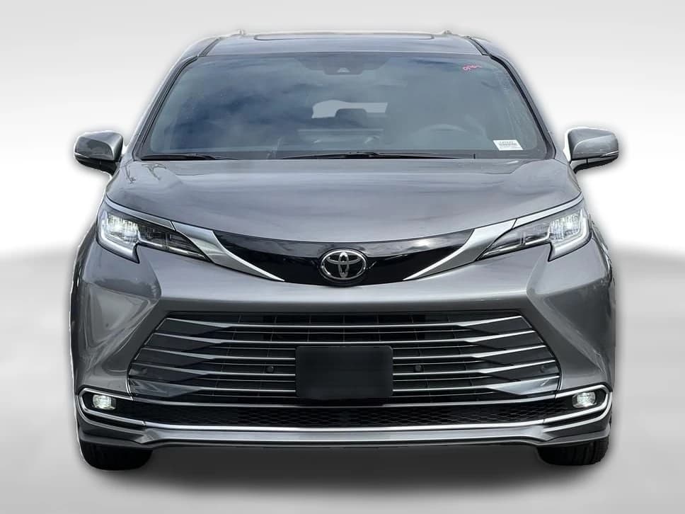 Toyota Sienna Limited FWD 7-Passenger (Natl) 2026 — side view