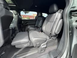 Toyota Sienna Limited FWD 7-Passenger (Natl) 2026 — side view