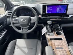 Toyota Sienna Limited FWD 7-Passenger (Natl) 2026 — side view