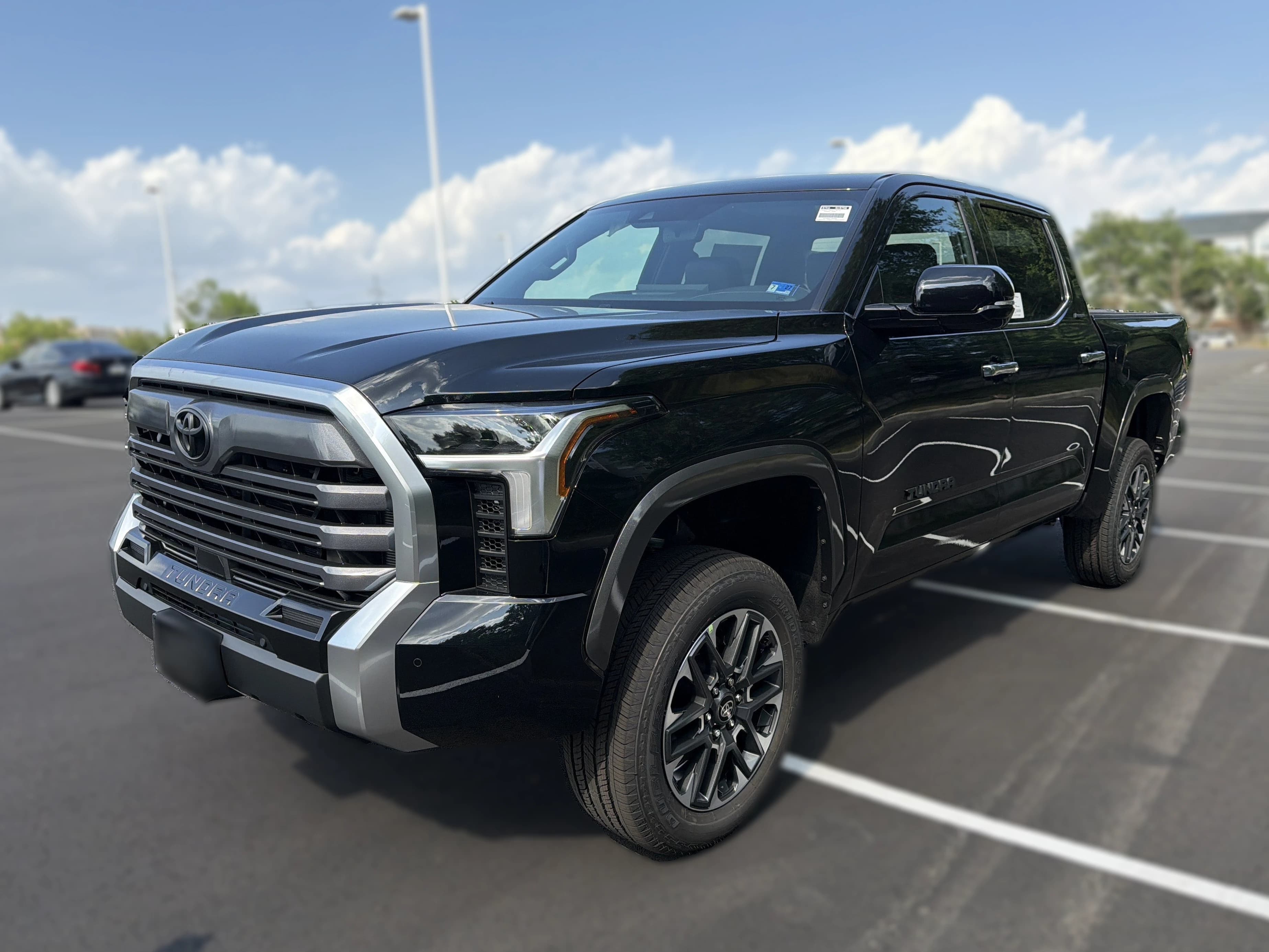 Toyota Tundra 4WD Limited CrewMax 5.5' Bed (Natl) 2026 — side view