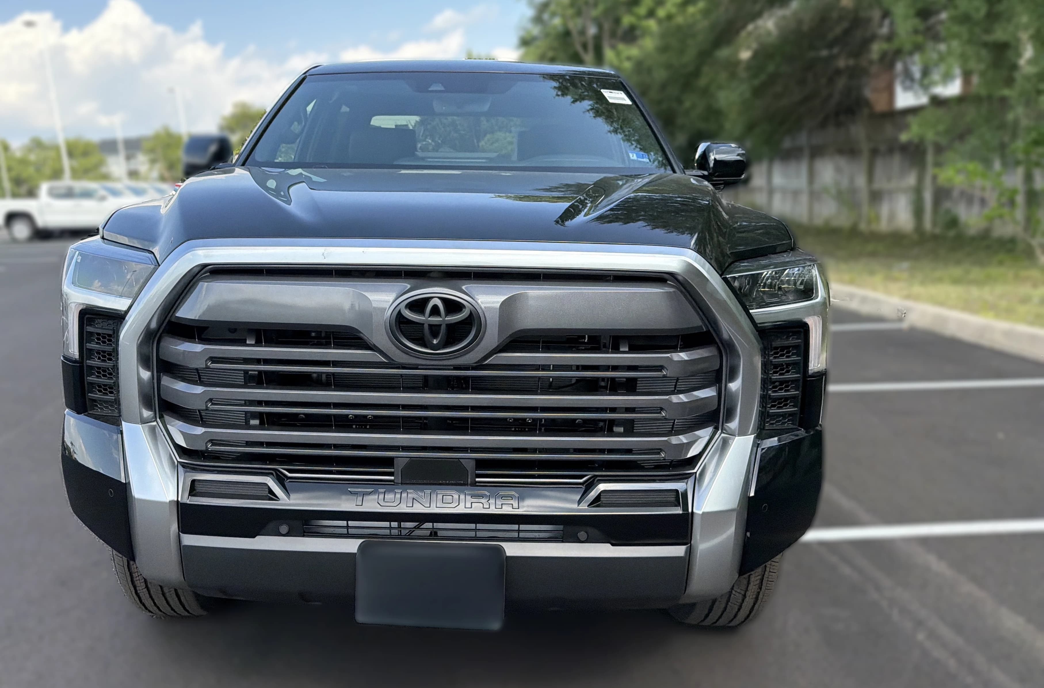 Toyota Tundra 4WD Limited CrewMax 5.5' Bed (Natl) 2026 — side view
