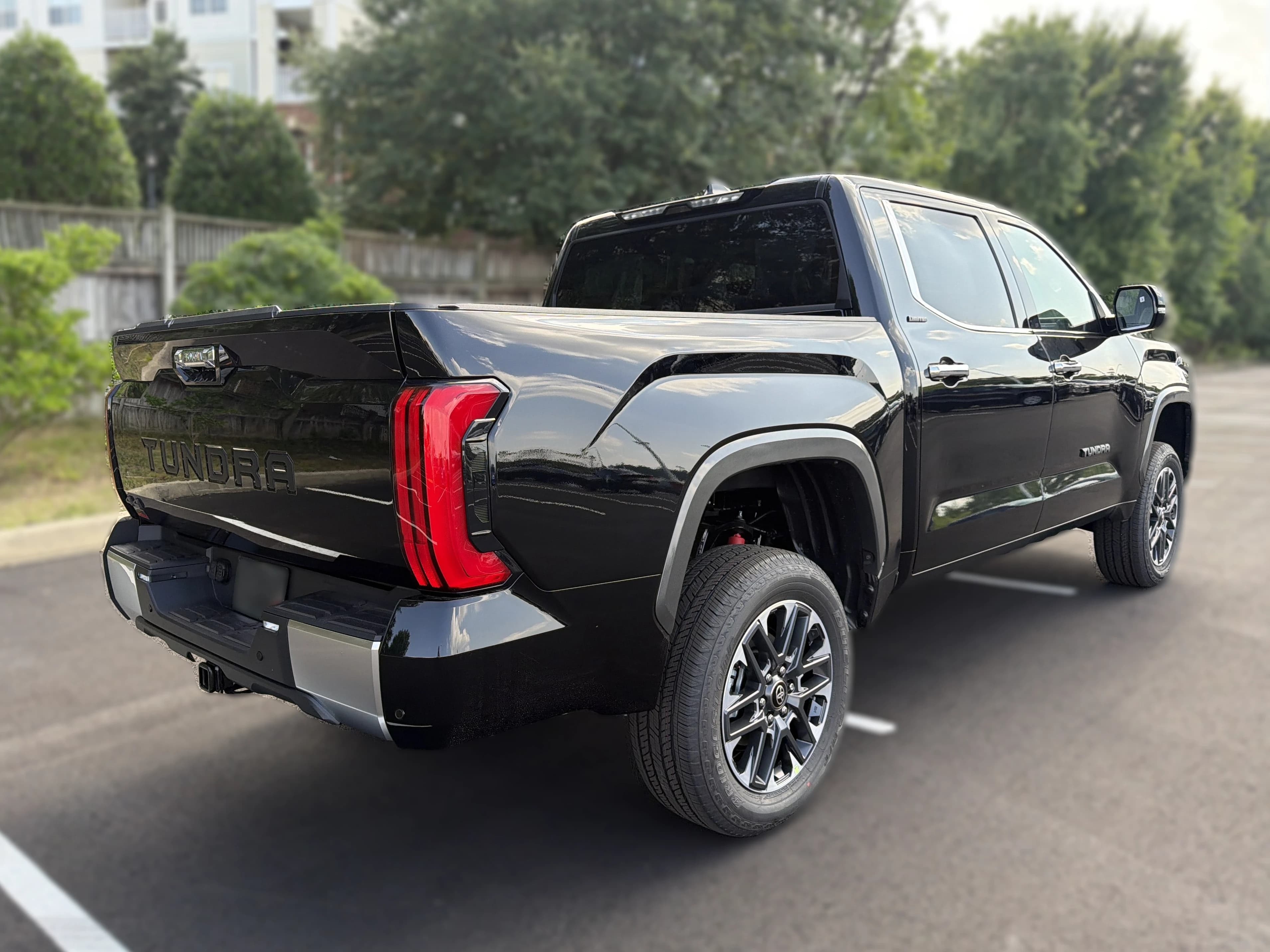 Toyota Tundra 4WD Limited CrewMax 5.5' Bed (Natl) 2026 — side view