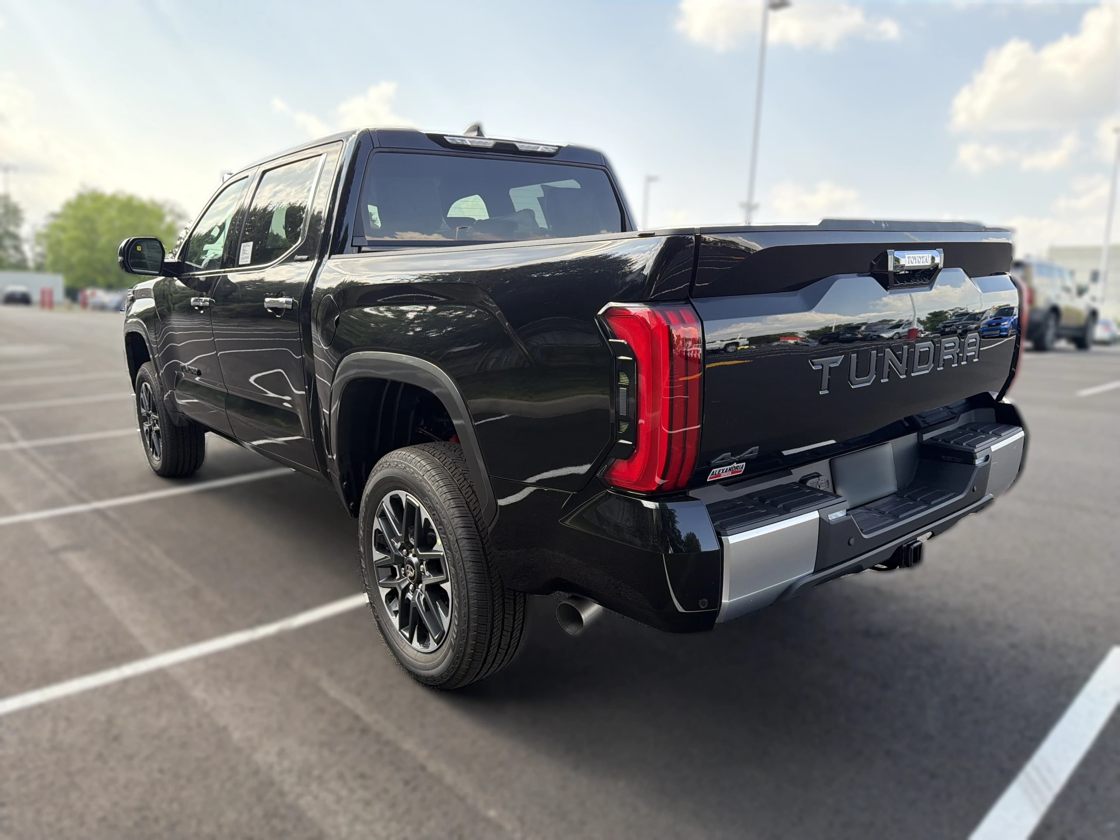 Toyota Tundra 4WD Limited CrewMax 5.5' Bed (Natl) 2026 — side view