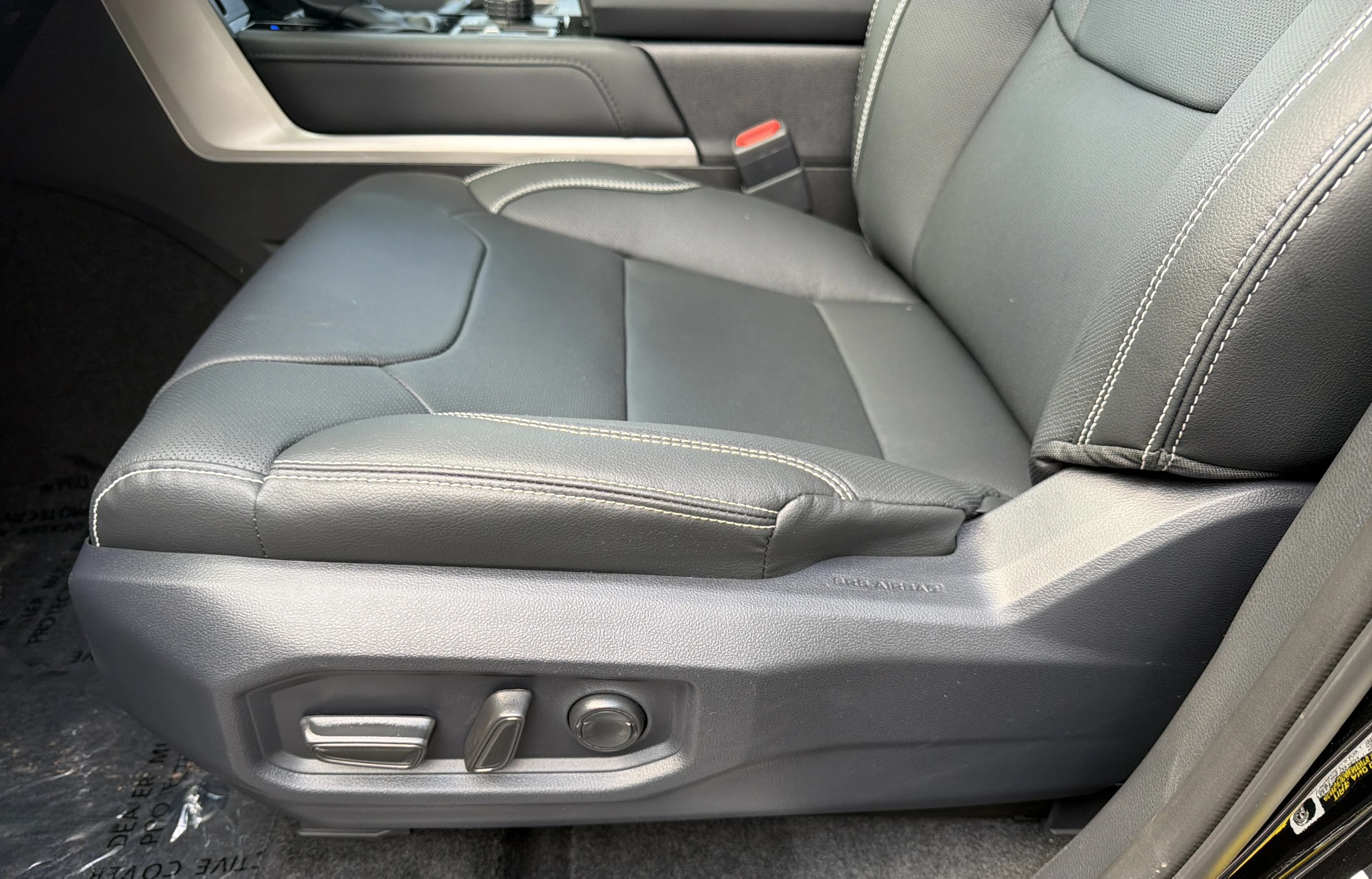 Toyota Tundra 4WD Limited CrewMax 5.5' Bed (Natl) 2026 — side view