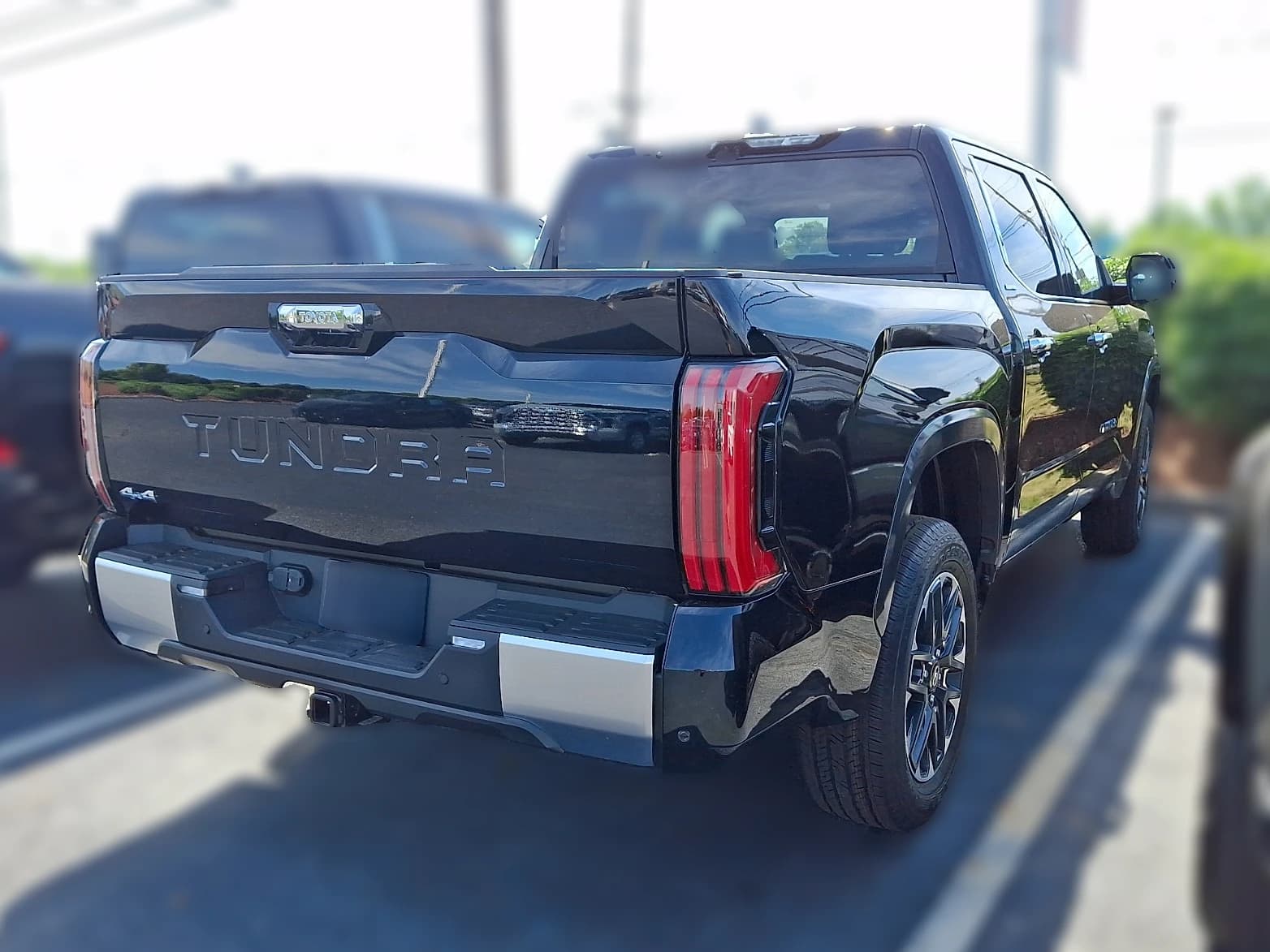 Toyota Tundra 4WD Limited CrewMax 5.5' Bed (Natl) 2026 — side view