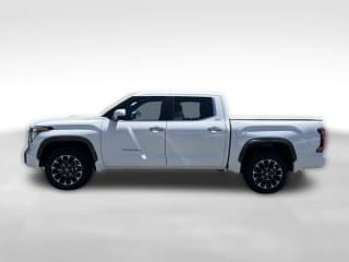 Toyota Tundra 4WD Limited CrewMax 5.5' Bed (Natl)