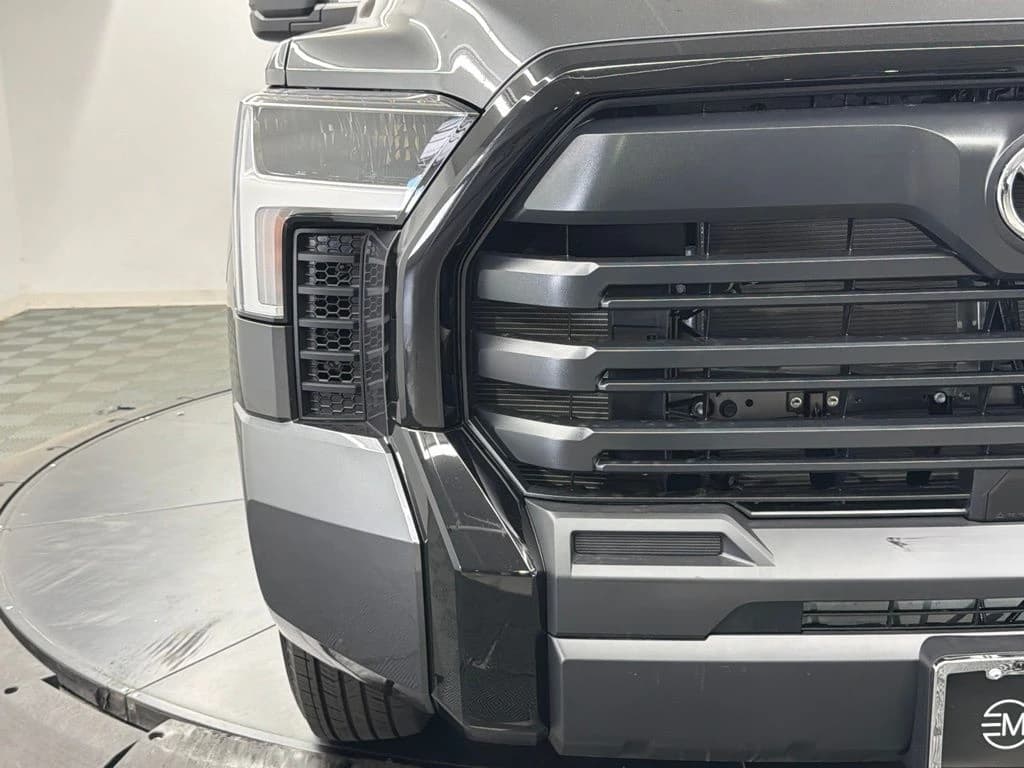 Toyota Tundra 4WD SR CrewMax 5.5' Bed (Natl) 2026 — side view