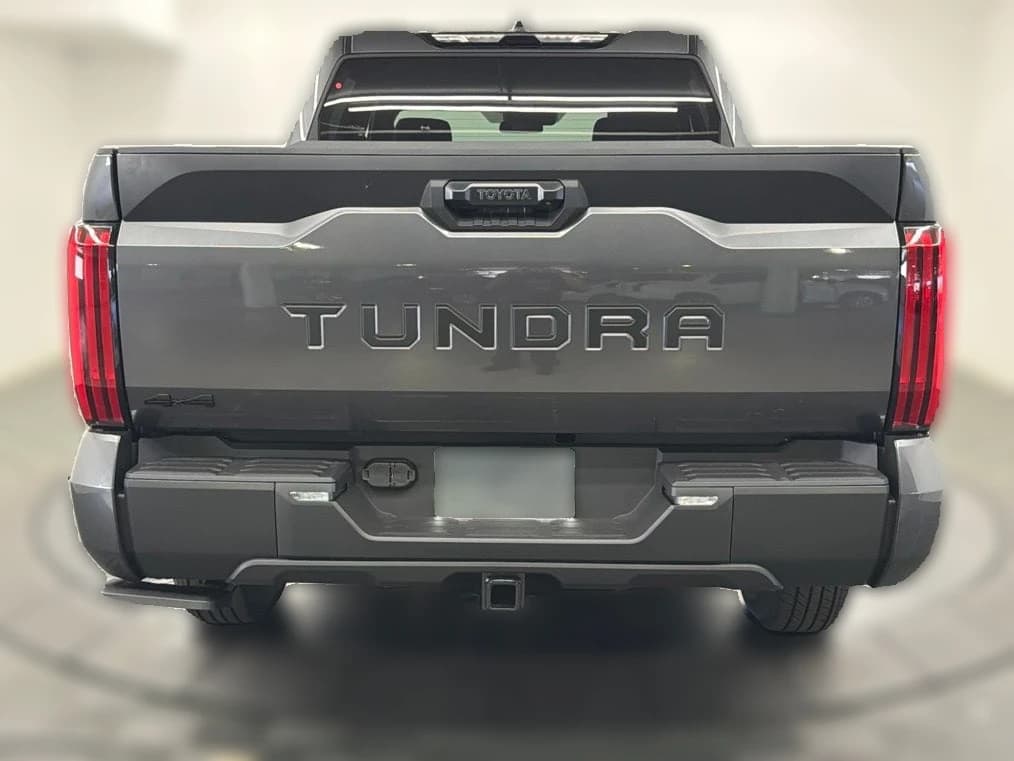 Toyota Tundra 4WD SR CrewMax 5.5' Bed (Natl) 2026 — side view