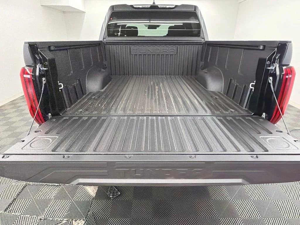 Toyota Tundra 4WD SR CrewMax 5.5' Bed (Natl) 2026 — side view