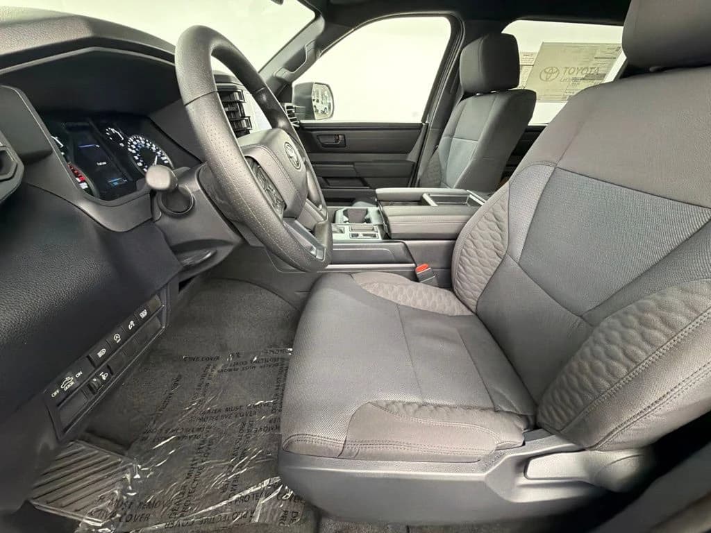 Toyota Tundra 4WD SR CrewMax 5.5' Bed (Natl) 2026 — side view