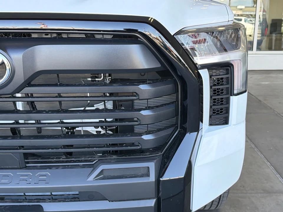 Toyota Tundra 4WD SR CrewMax 5.5' Bed (Natl) 2026 — side view