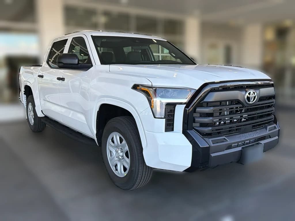 Toyota Tundra 4WD SR CrewMax 5.5' Bed (Natl) 2026 — side view