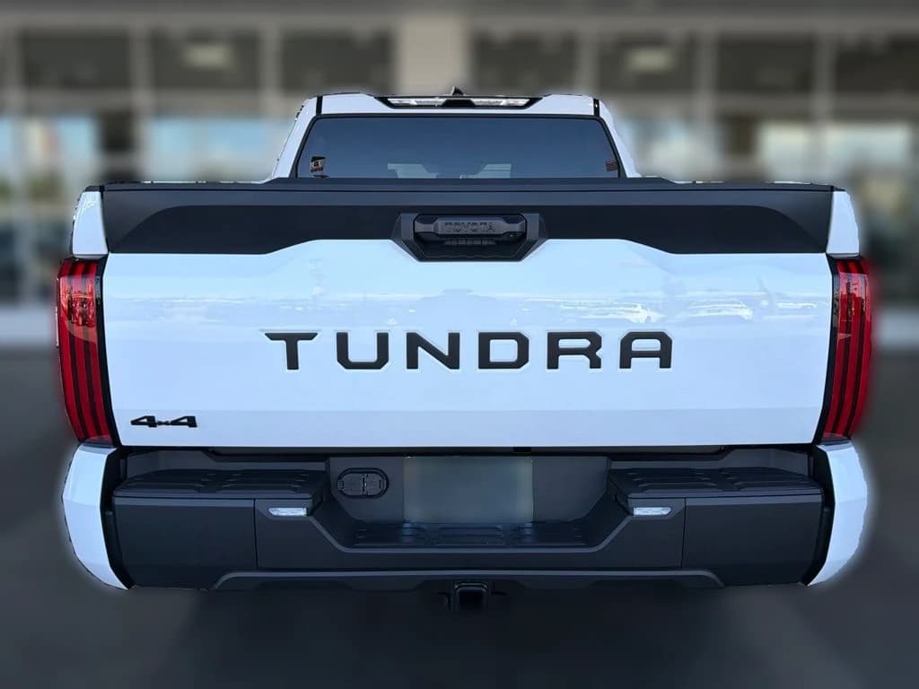 Toyota Tundra 4WD SR CrewMax 5.5' Bed (Natl) 2026 — side view