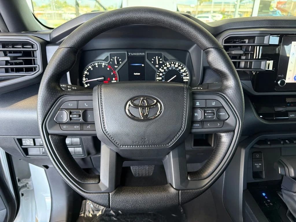 Toyota Tundra 4WD SR CrewMax 5.5' Bed (Natl) 2026 — side view