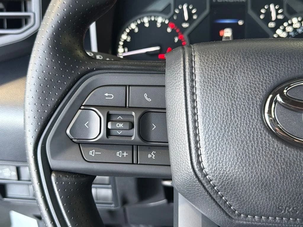 Toyota Tundra 4WD SR CrewMax 5.5' Bed (Natl) 2026 — side view