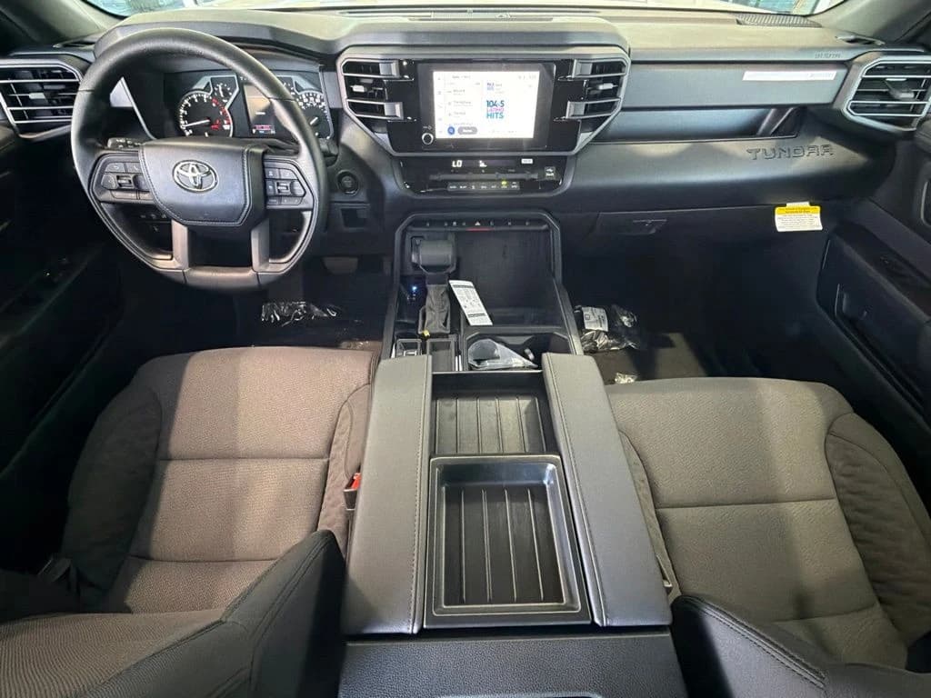 Toyota Tundra 4WD SR CrewMax 5.5' Bed (Natl) 2026 — side view