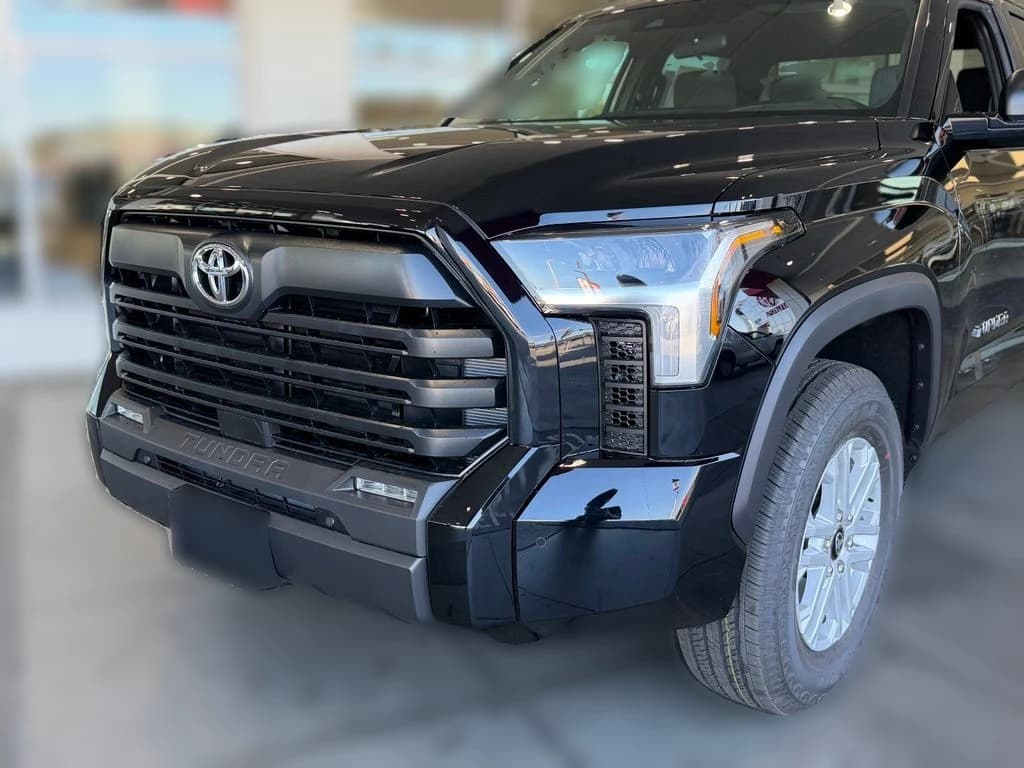Toyota Tundra 2WD SR5 CrewMax 5.5' Bed (Natl) 2026 — side view