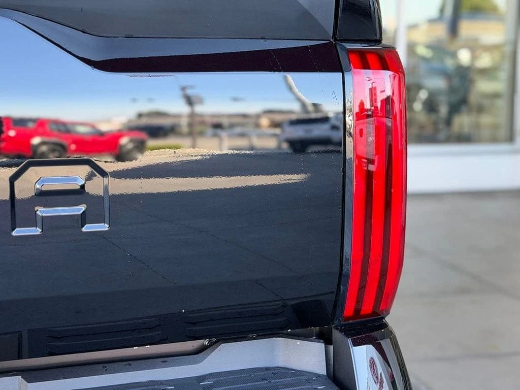 Toyota Tundra 2WD SR5 CrewMax 5.5' Bed (Natl) 2026 — side view