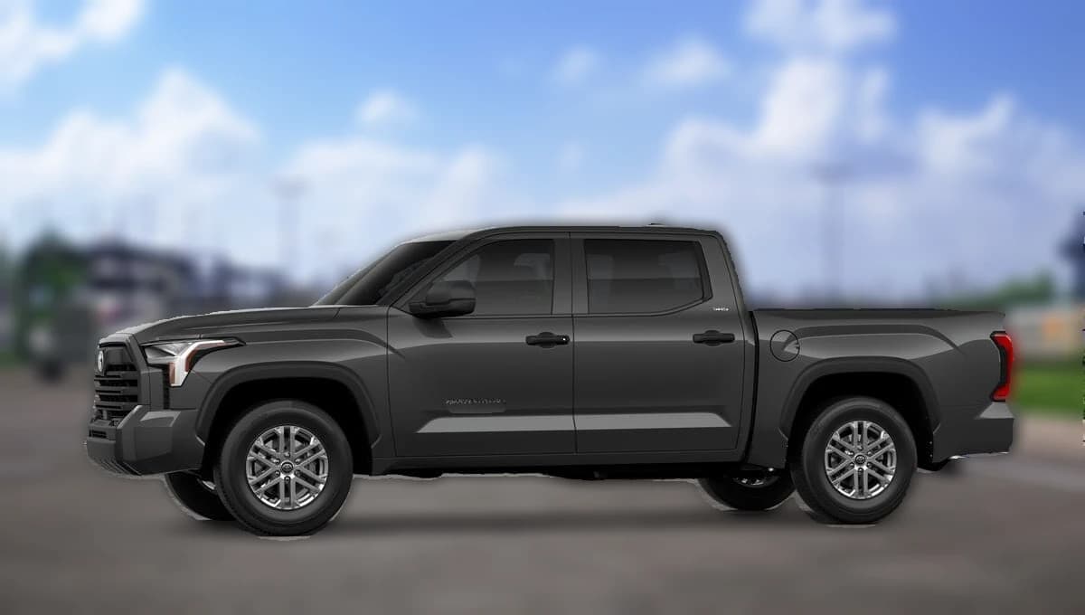 Toyota Tundra 2WD SR5 CrewMax 5.5' Bed (Natl) 2026 — side view