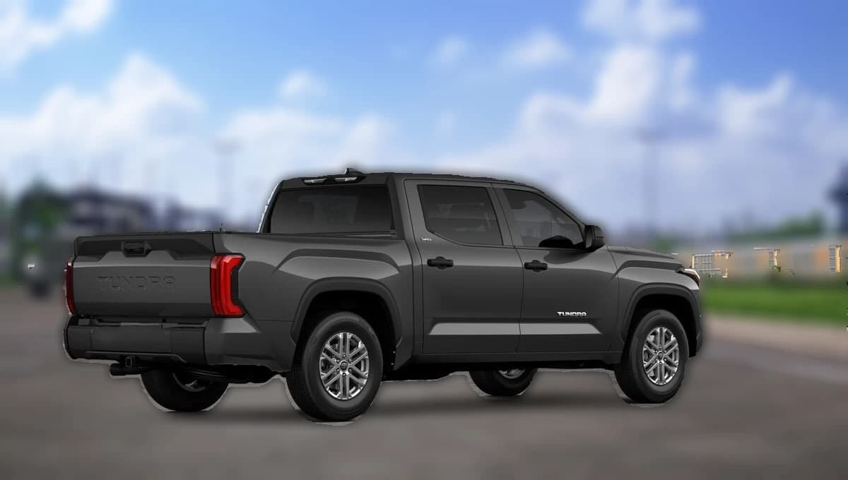 Toyota Tundra 2WD SR5 CrewMax 5.5' Bed (Natl) 2026 — side view