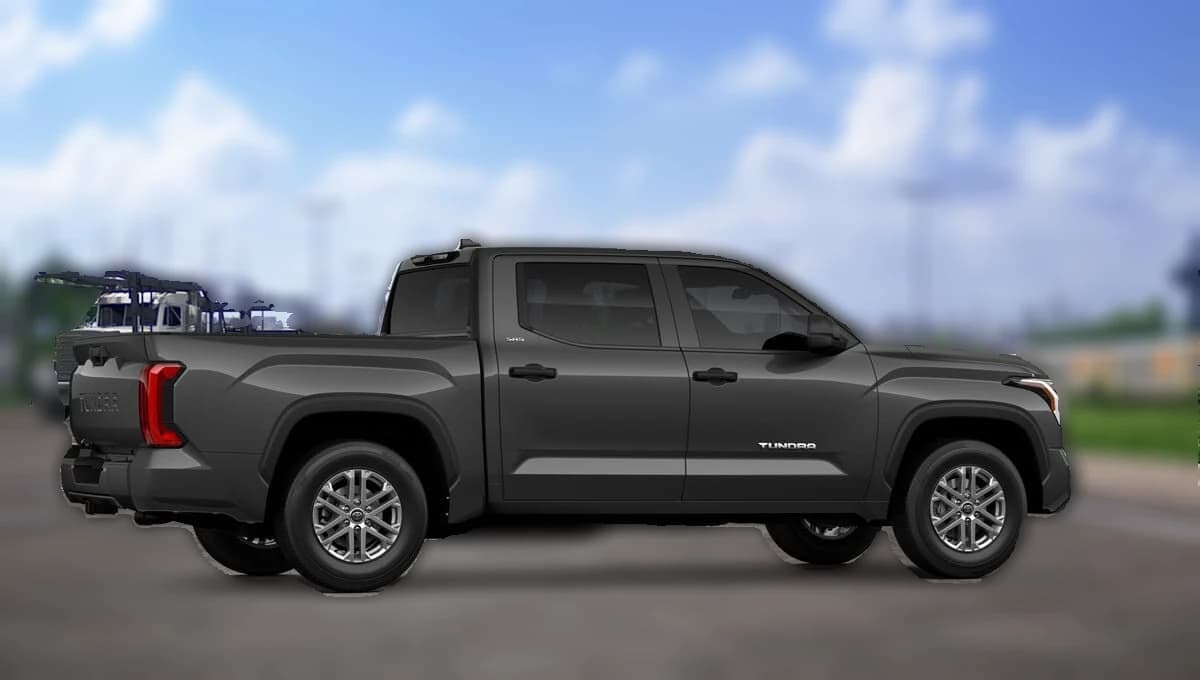 Toyota Tundra 2WD SR5 CrewMax 5.5' Bed (Natl) 2026 — side view
