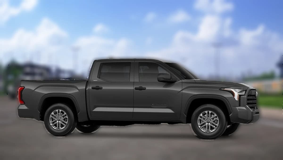 Toyota Tundra 2WD SR5 CrewMax 5.5' Bed (Natl) 2026 — side view