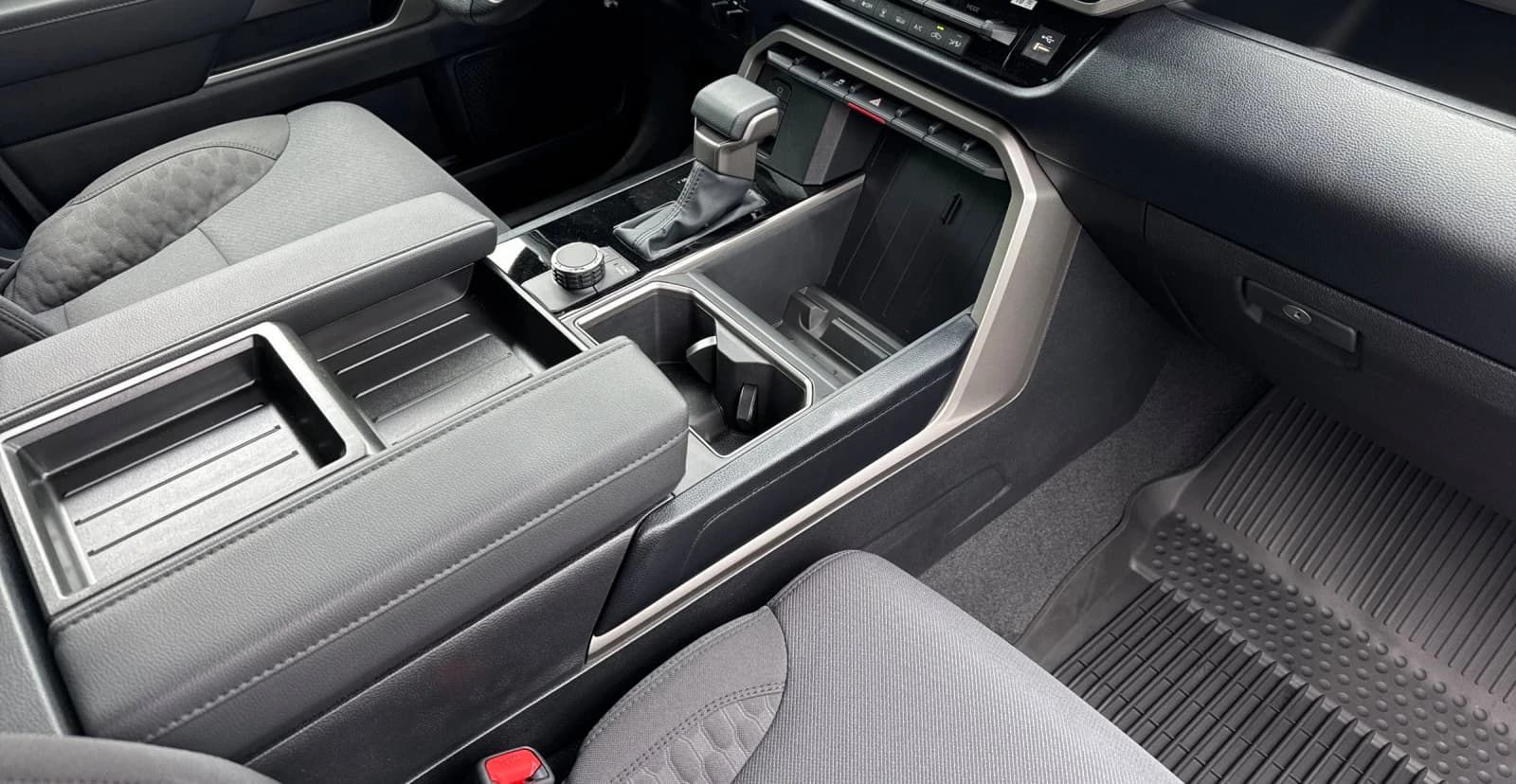 Toyota Tundra 2WD SR5 CrewMax 5.5' Bed (Natl) 2026 — side view