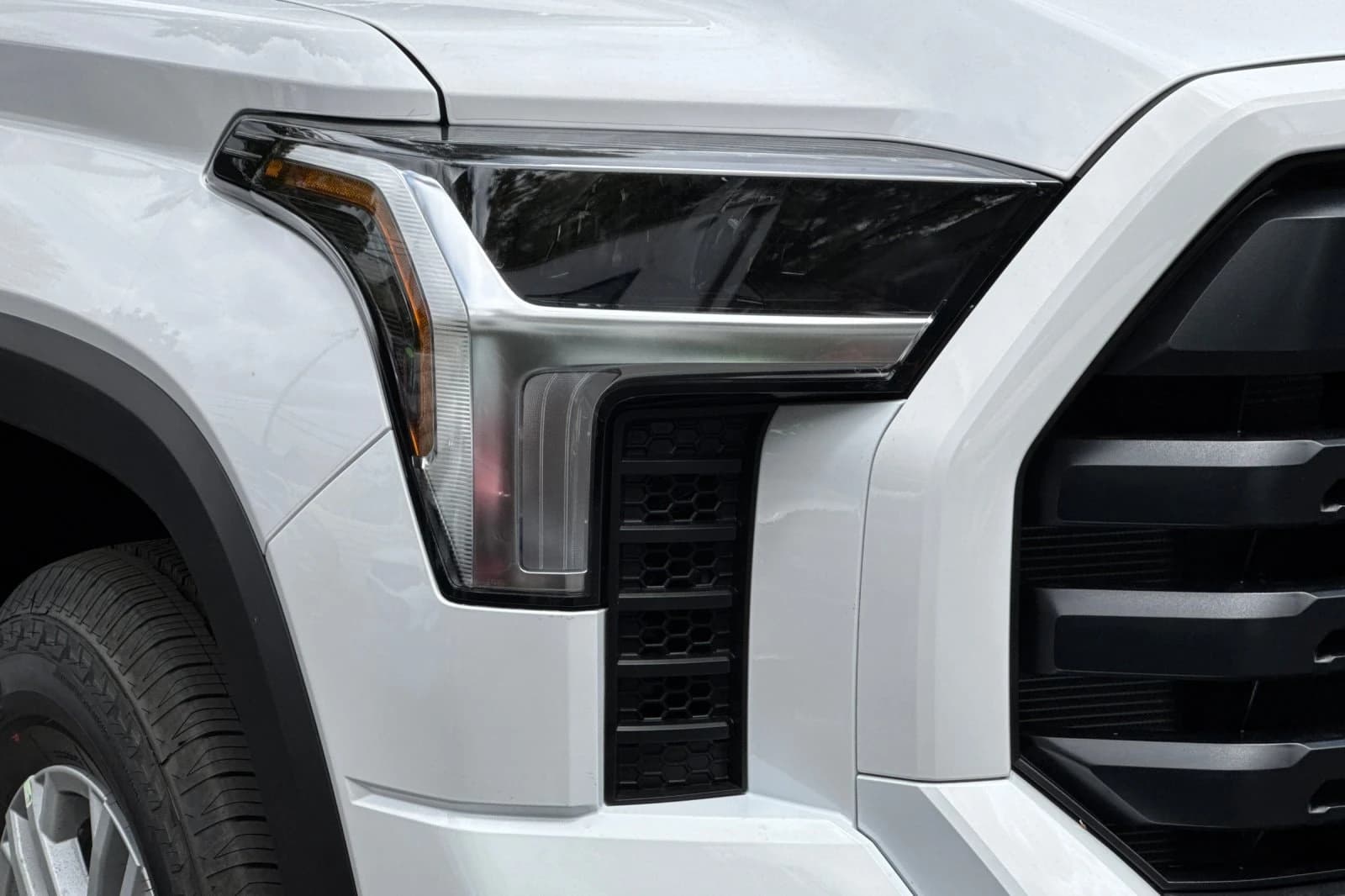 Toyota Tundra 2WD SR5 CrewMax 5.5' Bed (Natl) 2026 — side view