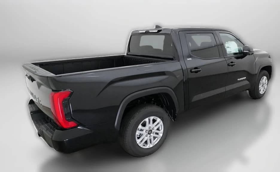 Toyota Tundra 2WD SR5 CrewMax 5.5' Bed (Natl) 2026 — side view