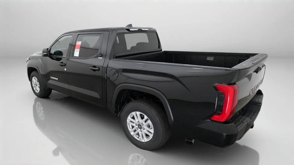 Toyota Tundra 2WD SR5 CrewMax 5.5' Bed (Natl) 2026 — side view