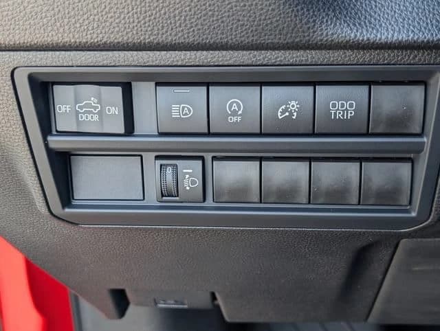 Toyota Tundra 2WD SR5 CrewMax 5.5' Bed (Natl) 2026 — side view