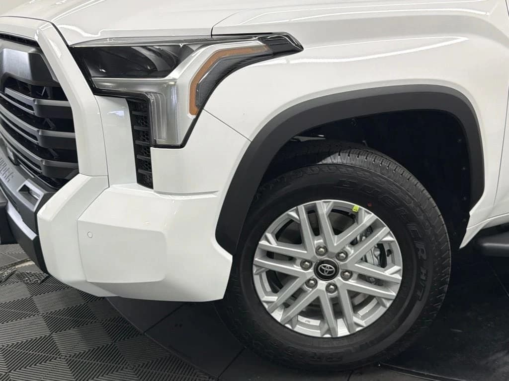 Toyota Tundra 2WD SR5 CrewMax 6.5' Bed (Natl) 2026 — side view
