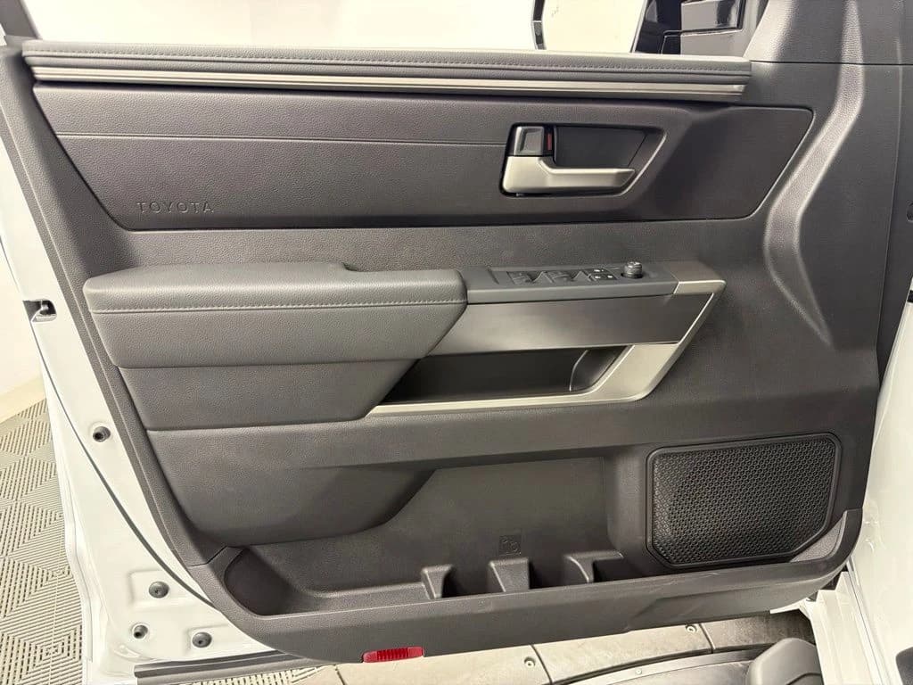 Toyota Tundra 2WD SR5 CrewMax 6.5' Bed (Natl) 2026 — side view