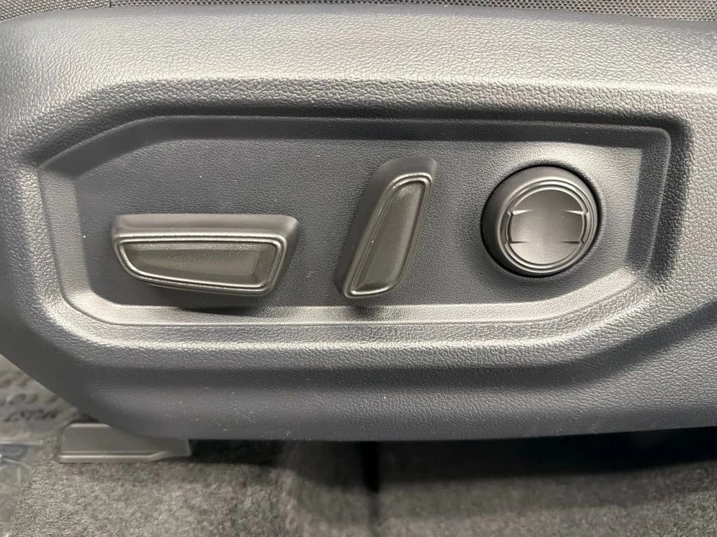 Toyota Tundra 2WD SR5 CrewMax 6.5' Bed (Natl) 2026 — side view
