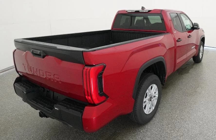 Toyota Tundra 4WD SR5 Double Cab 6.5' Bed (Natl) 2026 — side view