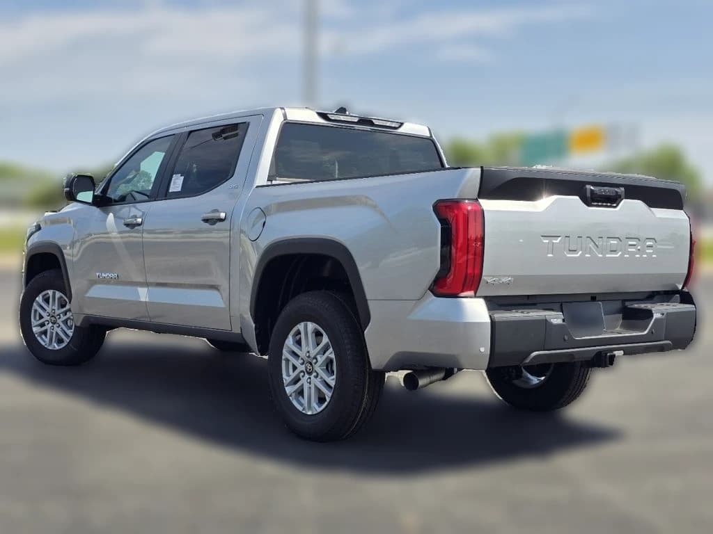 Toyota Tundra 4WD SR5 CrewMax 5.5' Bed (Natl) 2026 — side view