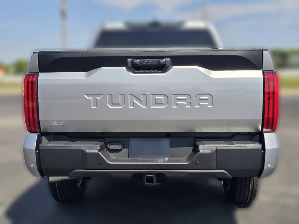 Toyota Tundra 4WD SR5 CrewMax 5.5' Bed (Natl) 2026 — side view